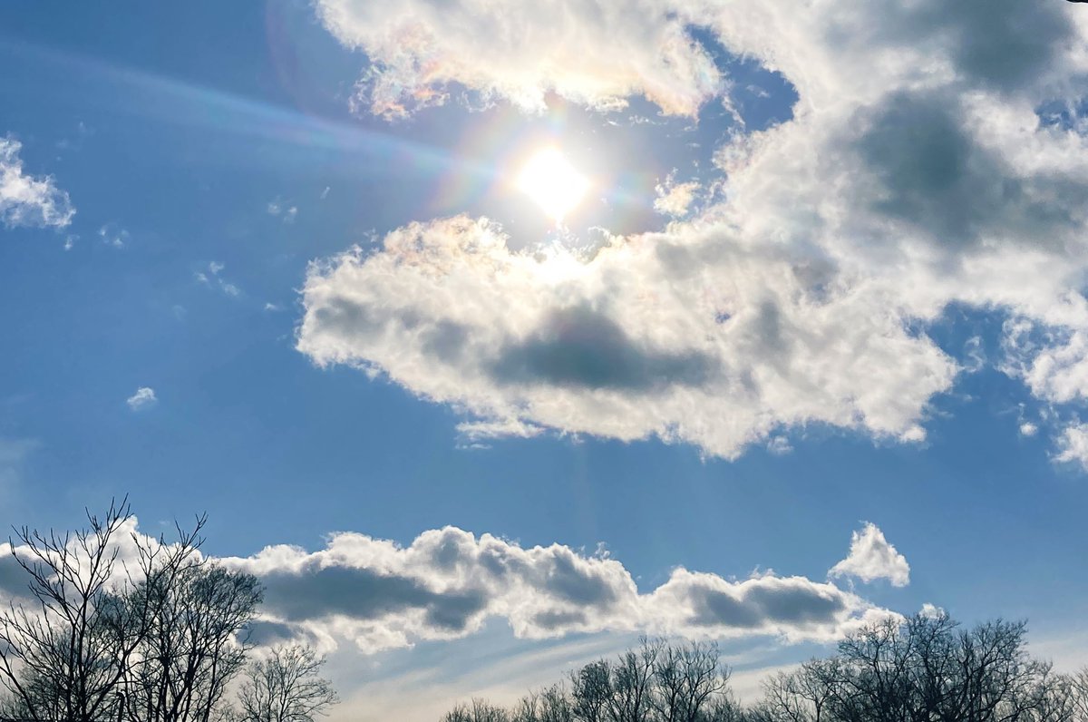 ☀️ 昼過ぎの眩しい太陽✨ 力強い雲✨