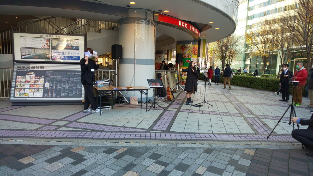dreamkirakira22's tweet photo. ところ変わって、有楽町にて11時頃に見かけた #島田優 さんの「 #toyoutomorrow 」該当告知sceneです。💿️ https://t.co/3ziOy7iUnI
