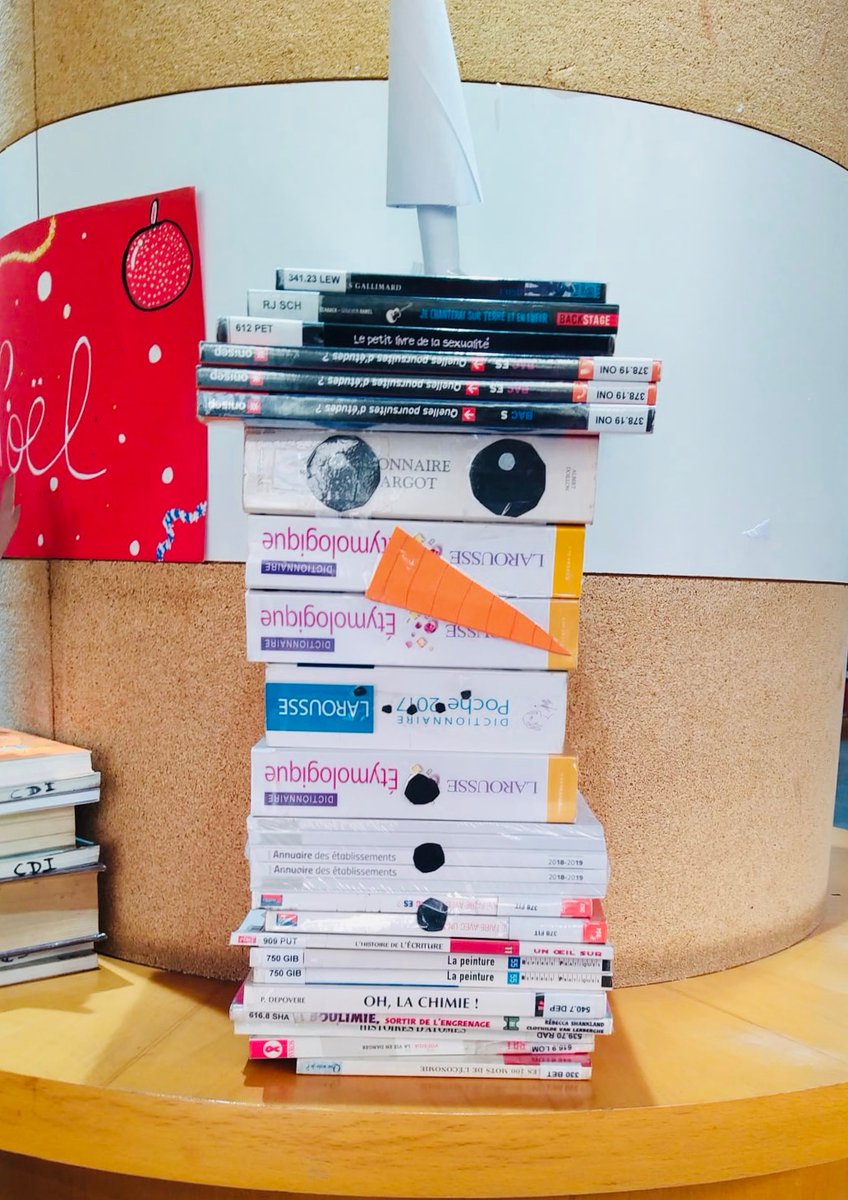 Noël au CDI dans un lycée français du soleil ☀️ à #Agadir @AgadirLycfranc #osui #mlfmonde #Noel #cdi #lycee #decoration #Christmas