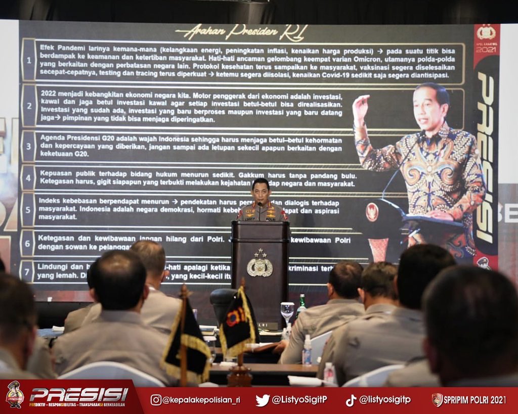 ListyoSigitP's tweet photo. Di hadapan seluruh peserta Apel Kasatwil Polri 2021, Saya berkesempatan untuk memberikan arahan &amp; poin-poin penting dalam menghadapi dinamika tantangan tugas Polri ke depan. 

Polri sebagai organisasi besar harus menyesuaikan dengan kondisi dan keadaan ditengah perkembangan zaman https://t.co/Fx6edLkuBi