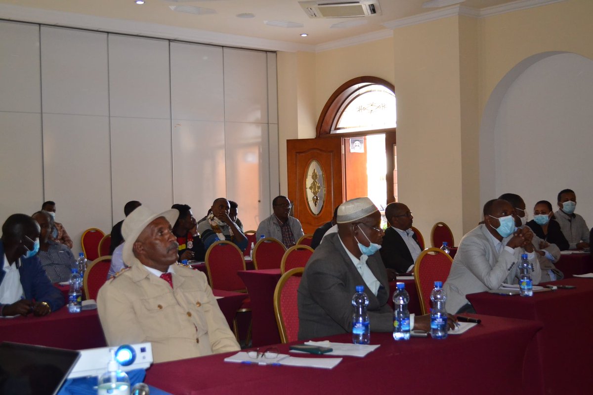 ከባህልና ስፖርት ቢሮዎች ጋር እየተካሄደ በሚገኘው ውይይት ላይ  አቶ ታዬ ደንደአ “አሁን ያለንበት ወቅት ሰላማችንንና ሉዓላዊነታችን ለፈተና የተጋለጠበት በመሆኑ ሁሉም ኢትዮጵያዊ ወታደር ሆኖ ለህልውናው እየታገለ ነው ብለዋል”#Ethiopia #MOP