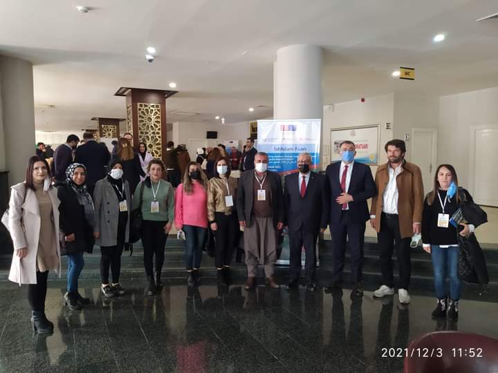 Fidemdanisman's tweet photo. Şanlıurfa'da gerçekleştirilen istihdam fuarında, Tarım Danışmanları olarak Çiftçiye Dokunan eller kitabımızı EYD Başkanımız Mehmet ERGÜN Bey'e takdim ettik.@RTErdogan @aysinisikgece @eyd_tob @bekirpakdemirli https://t.co/0djo46bAw6