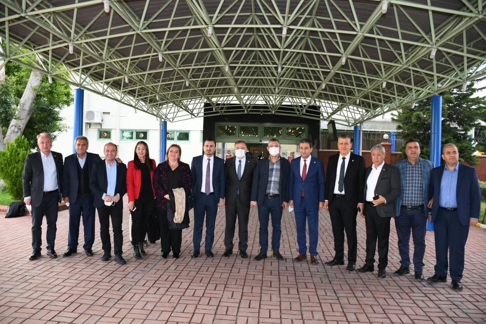 Genel Başkanımız Sn. Kemal Kılıçdaroğlu'nun vatandaşlarımızdan gelen erken seçim talebini dillendirmek için Mersin'de yapacağı mitinge katılmak üzere Adana'ya geldik.

Bu talebi büyütmek isteyen tüm yurttaşlarımızı miting alanına bekliyoruz.

#MilletinSesiMersinde