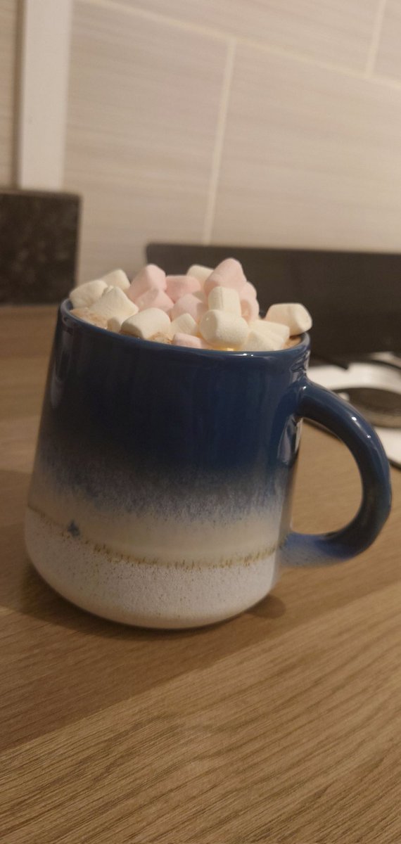 DFryer46's tweet photo. First handmade hot chocolate 😁 trying to be festive for once ❤️😂 https://t.co/86hQTETfyw
