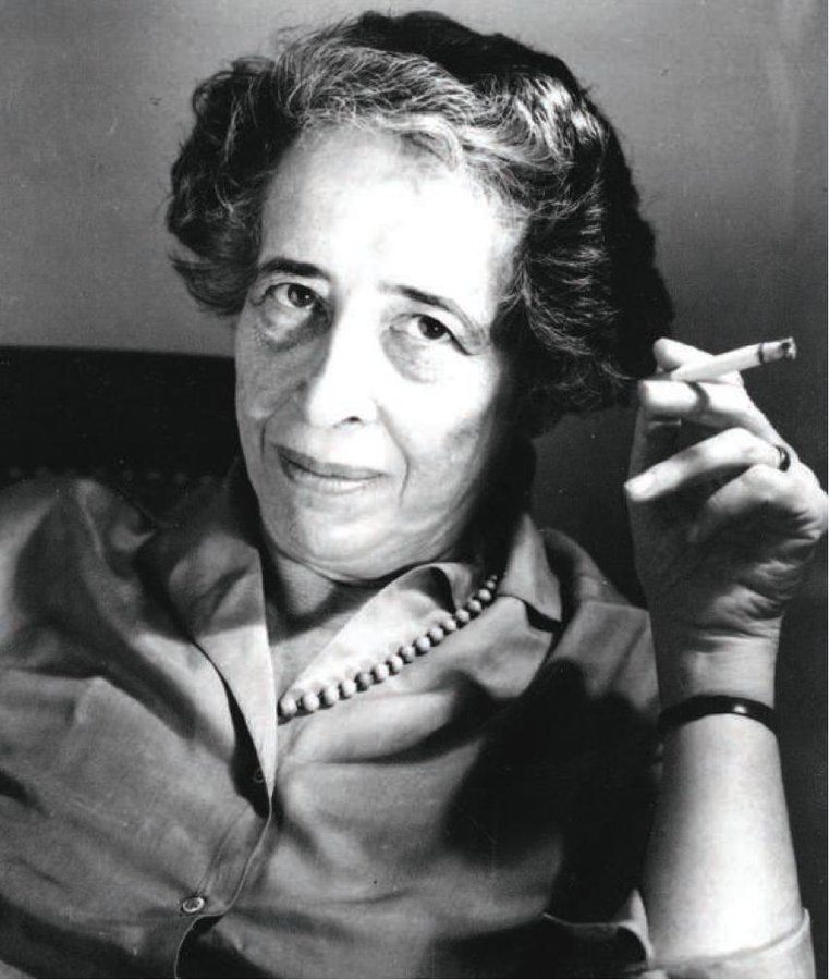 IveserVenezia's tweet photo. «La guerra non restaura diritti, ridefinisce poteri»
Il 4 dicembre 1975, a New York, ci lascia Hannah Arendt https://t.co/IcV5zcgszj