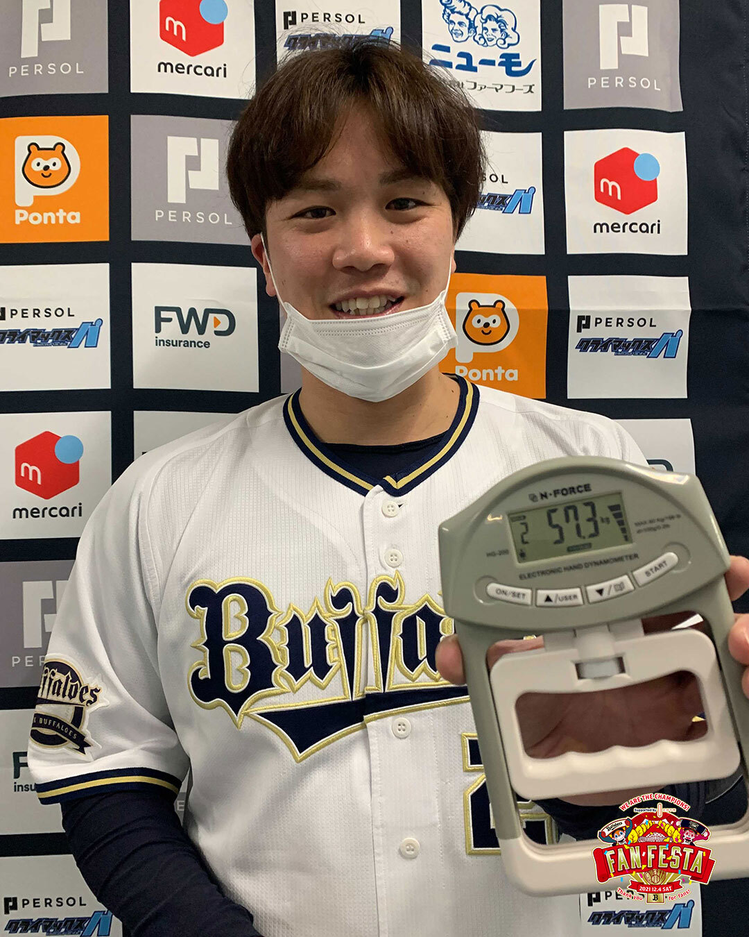 オリックスバファローズ　ユニフォーム　ホーム　伏見寅威選手 伏見寅威 #とらい師匠 #用具の手入れはしっかり #グローブ磨きは