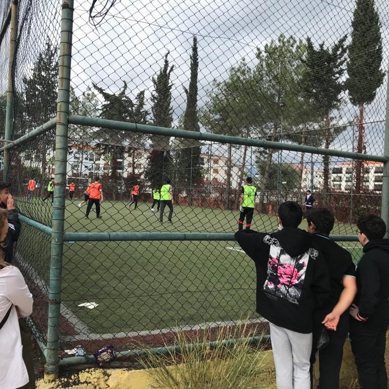 Okulumuzun sınıflararası AKAL FUTSAL turnuvamızın kura çekimini okul müdürümüz Ali YERLİ ve Beden Eğitimi Öğrt. Murat ÖZSOY ile gerçekleştirdik. <a href="/konyaaltimem/">Konyaaltı İlçe Milli Eğitim Müdürlüğü</a> <a href="/AntalyaAhenk/">AHENK</a>