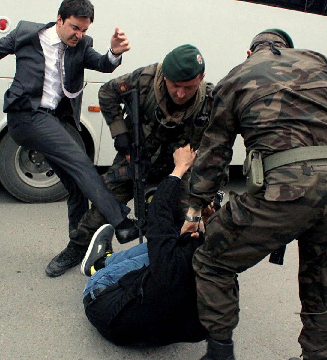 ATuncayOzkan's tweet photo. O tekmeyi unutmadık, unutmayacağız!

#DünyaMadencilerGünü https://t.co/9gseFpllrj