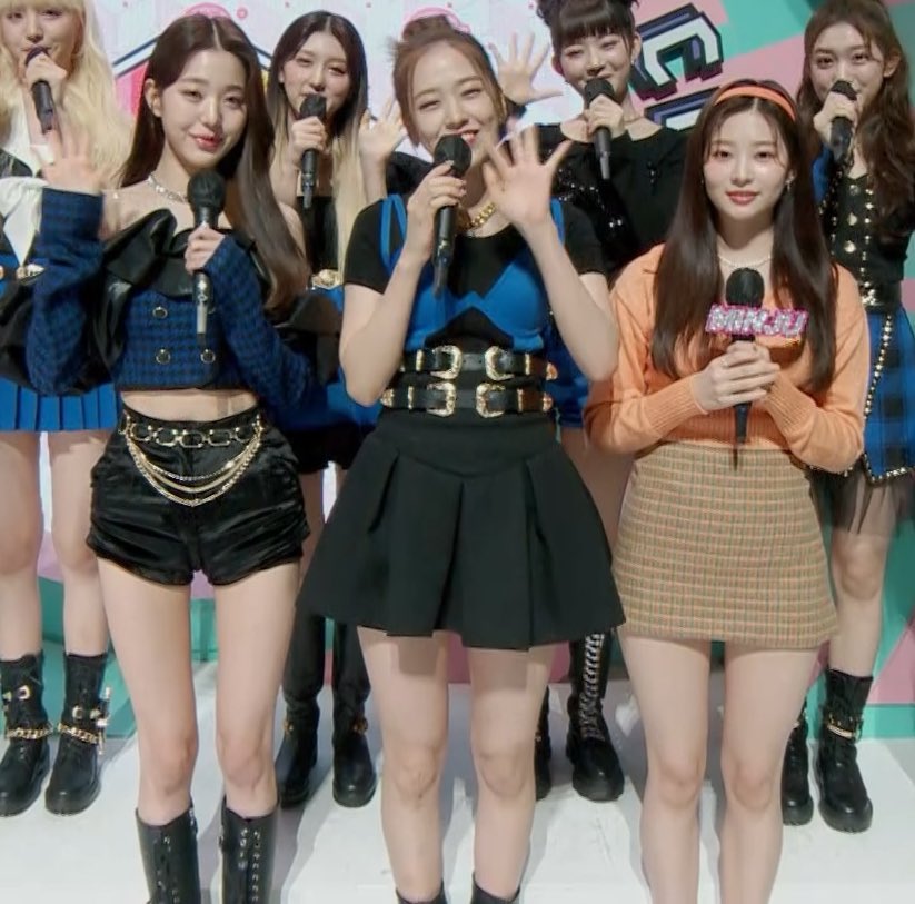 hoodiecolet's tweet photo. IZONE’S VERY OWN F3 😭😭😭 https://t.co/8tJLnicafP