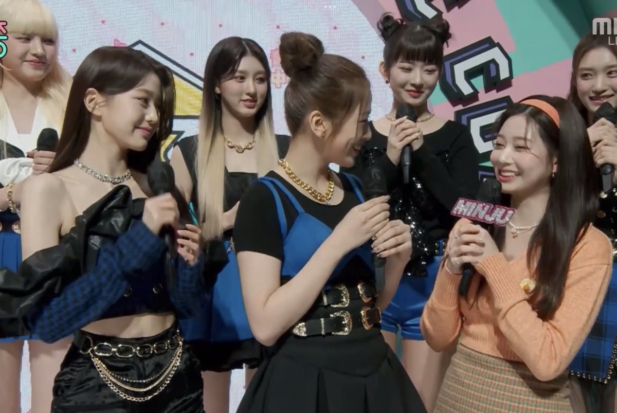 minjoozone's tweet photo. our precious f3 reunion😭 they look so overjoyed to see each other again. minju looks so proud of the annyeongz babies too🥺 I just can’t get over this https://t.co/JJTa9flbeb
