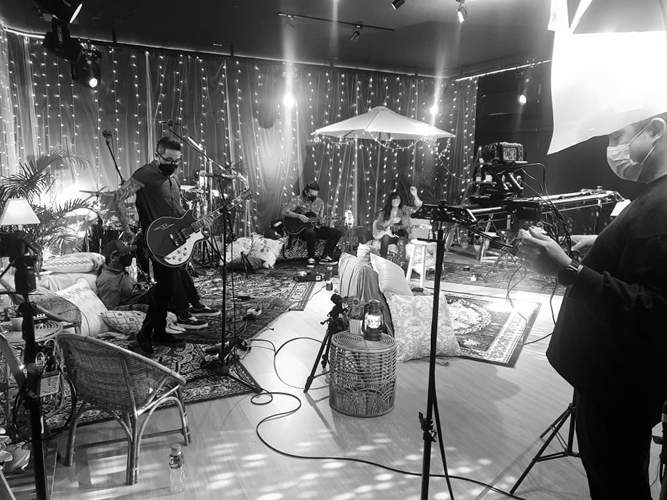 teletechlife's tweet photo. Are you guys ready for our #HouseJam later? Our guest performers are all set to #party with us at the #2021 TeleTech Virtual Year-End Party at 4:30 PM! #ExperienceTeleTech #EmployeePerks https://t.co/GpDNDQMQUf