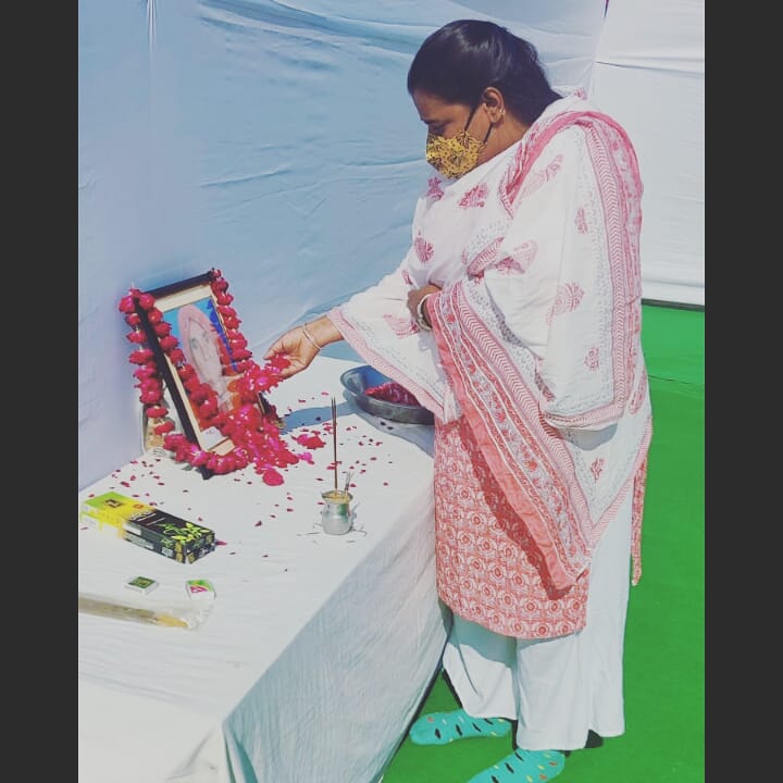 MayaMeena11's tweet photo. दादी जी को अंतिम जौहर नमन🙏😭🙏 https://t.co/OgKTOHuPnR
