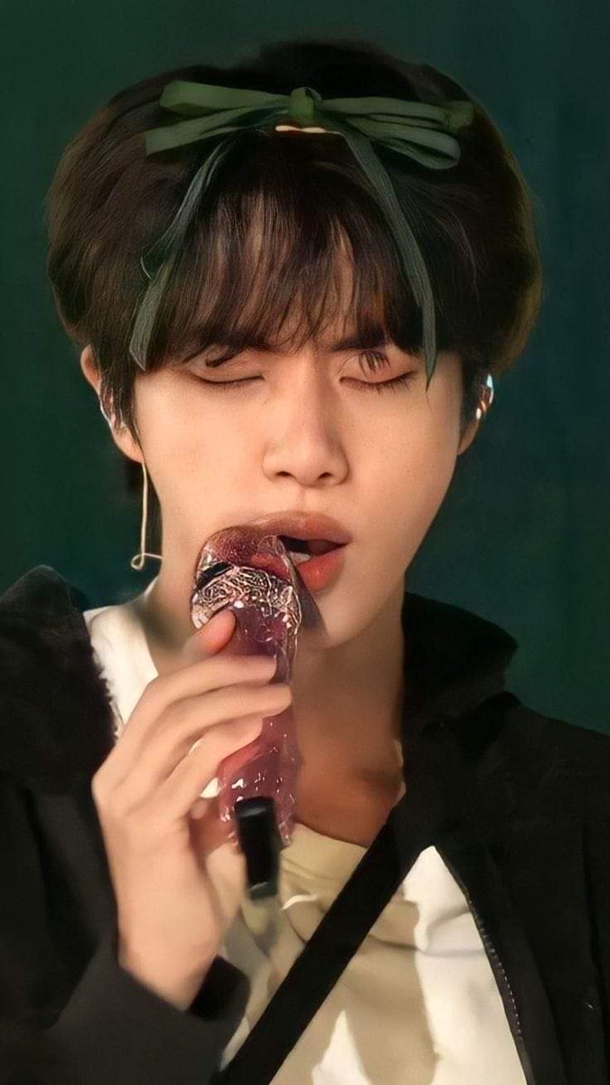 Nethukiwihansa's tweet photo. Happy birthday jin❤️may your special day filled with happiness and joy🎂🎁🎉️♥️
💜#happykimseokjinday
#ourworldwidehandsome
#wishesforjin
#lovefromSlarmy
#CeylonKeepWishing
#Ceylonkoreanwave
#SriLanka https://t.co/F3EOg24F19