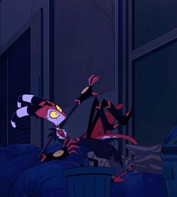 VaggieR's tweet photo. my dumbass tryna get outta bed in the morning https://t.co/FFAiPM4k72