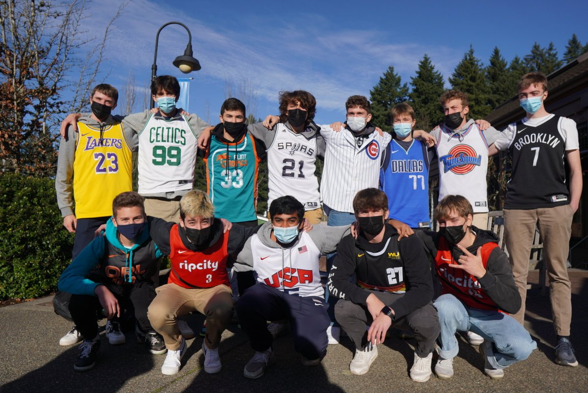 Jersey day theme today got us going with a 49-40 win vs Harrisburg! #buildthenest #goeagles ⁦⁦<a href="/catlingabel/">Catlin Gabel School</a>⁩ ⁦@GoCGEagles⁩