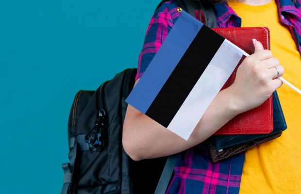 unian's tweet image. Естонія до 2035 року відмовиться від російської мови у школах на користь державної
bit.ly/3Imo1vJ