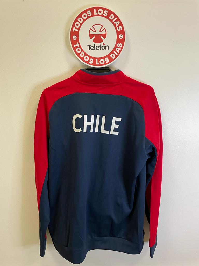 GENIA. ¿Sabían ustedes que <a href="/Fran_Mardones/">Francisca Mardones</a> donó el polerón que tenía puesto cuando le colgaron el oro en Tokio 2020? Una generosidad extrema para ayudar a los niños de la <a href="/Teleton/">Teletón Chile</a>.

Descarga la APLICATÓN y puja para llevártelo.

#TodosLosDias #Teleton2021 spoti.fi/3ElM9w7