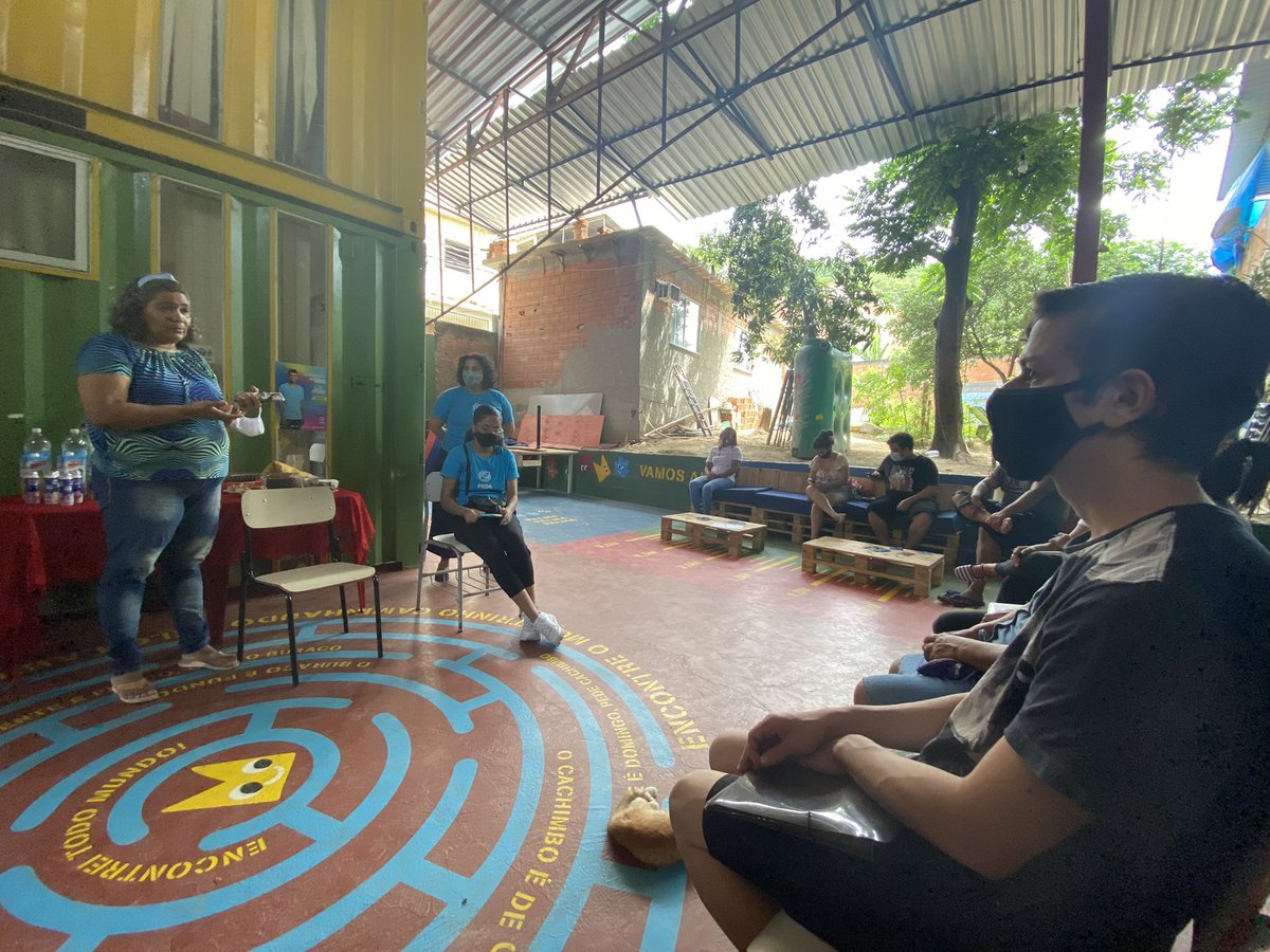 raullsantiago's tweet photo. Lançamento da parceria do projeto EDUCAP [@LuEducap] com o #InstitutoProa para oferecer cursos de formação + possibilidade de empregabilidade com foco em jovens do Complexo do Alemão e adjacências! 💪🏽🤎

Cc: @CPapo_Reto! https://t.co/NZZ46YZJip