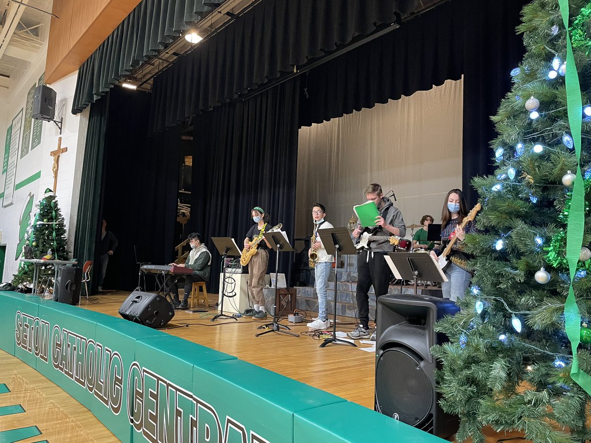 SCCPrincipal's tweet photo. Stage band with a great performance before the basketball game! #GoSaints https://t.co/p6GM5pgJDs