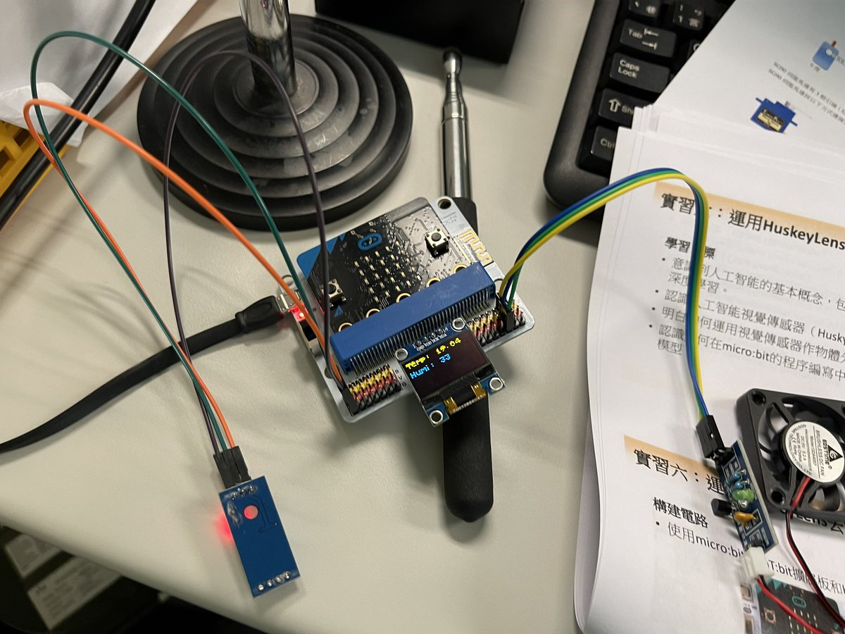 FELIXTWS's tweet photo. microbit x ThingSpeak temp and humidity checking #microbit #hongkong https://t.co/Hwbbn1WVmP