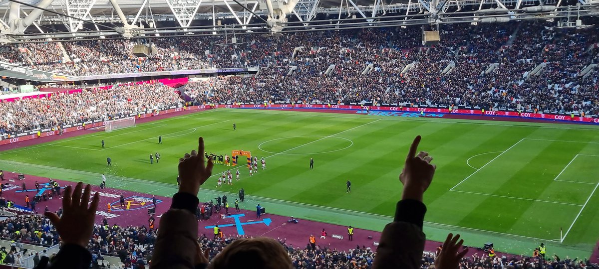 J_T86's tweet photo. Derby day #COYI https://t.co/9bLmqFGDaf