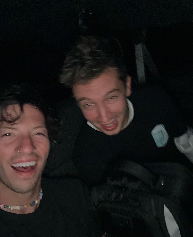 valenstressed's tweet photo. mis flacos https://t.co/8ydqMcxIcM