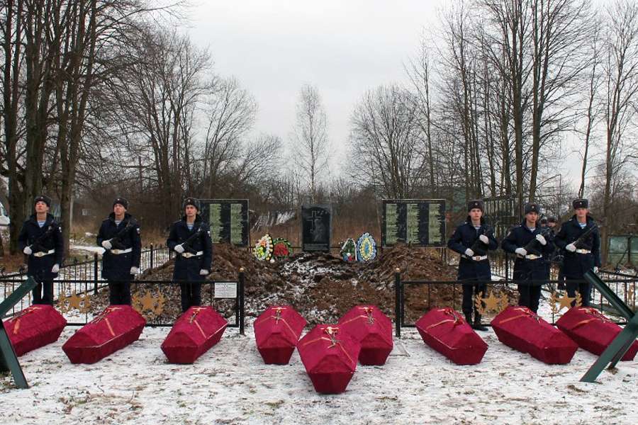 3 декабря на мемориальном комплексе в селе Николо-Гастунь Белевского района состоялась траурная церемония перезахоронения останков воинов Красной Армии и детей, погибших в период оккупации города и района.
#РВИО71
vk.com/rvio_71?w=wall…
