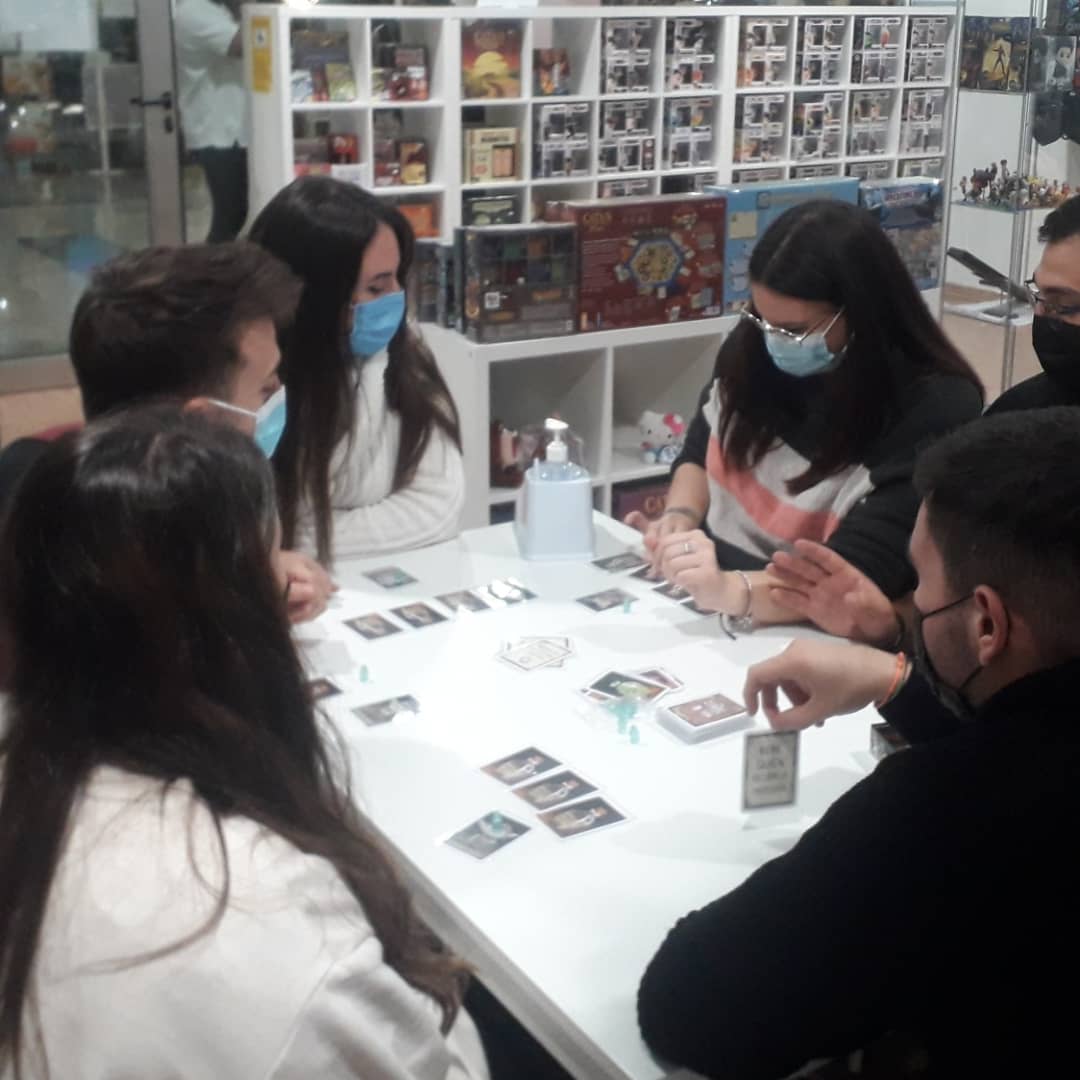 TiendaMulligan's tweet photo. ¿Quieres pasar un buen rato?

¡Ven a Mulligan a probar el Mal Trago! 🤪

Es un juego que consiste en conseguir que tus amigas se beban el veneno antes que tu 😉

#tiendamulligan #maltrago 
#rocketlemongames https://t.co/AGpcSgbpRM
