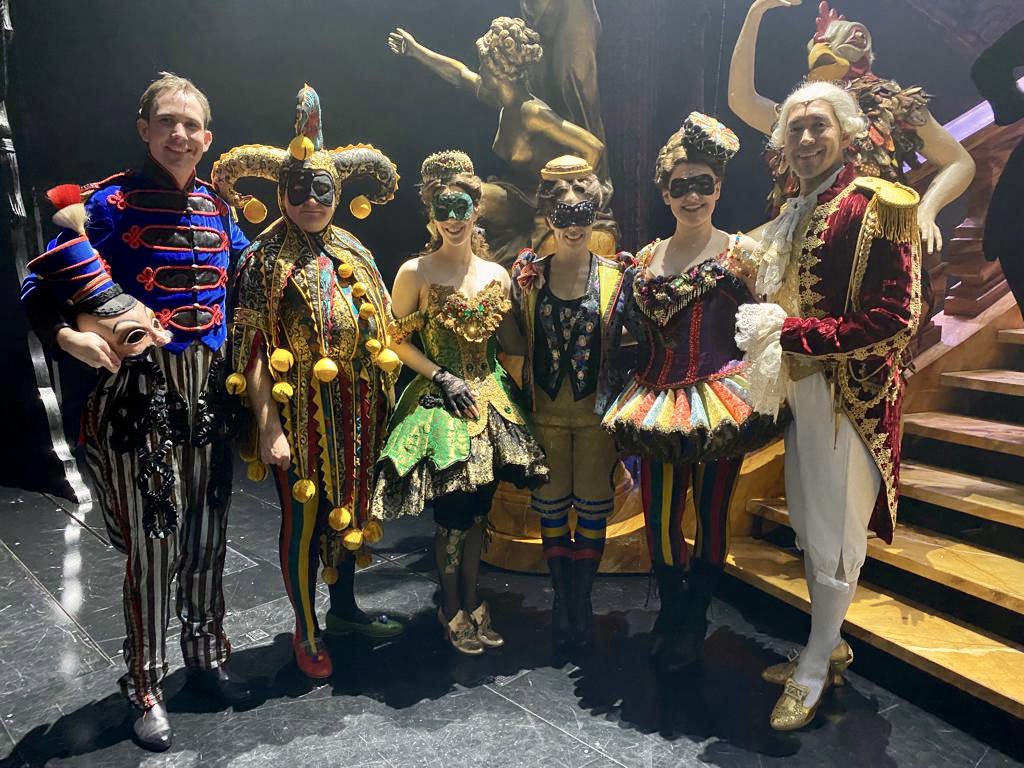 hyweldowsell's tweet photo. It doesn’t often happen but we six swings are all onstage together today at @PhantomOpera #SwingSaturday
@hyweldowsell
@DonaldCraig
@SouthgateTim
@OHollandRose
@Karen1Wilkinson
#CorinaClark https://t.co/zX9rPOEVTn
