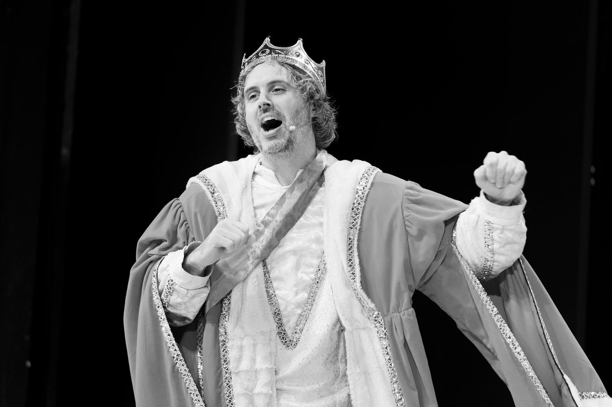 colinhubbard's tweet photo. Just a King. #panto #threeshows https://t.co/Hp72GT4xcv