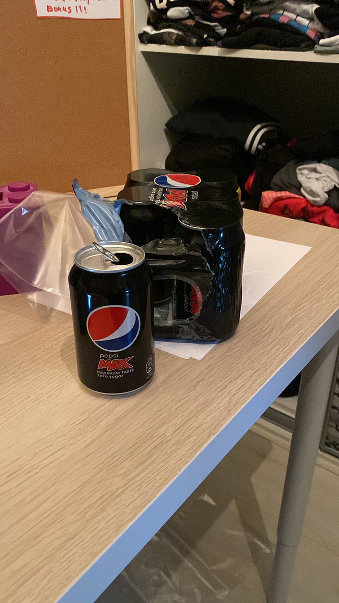 sennafavier's tweet photo. Pepsi https://t.co/0B1wgOZ0JY