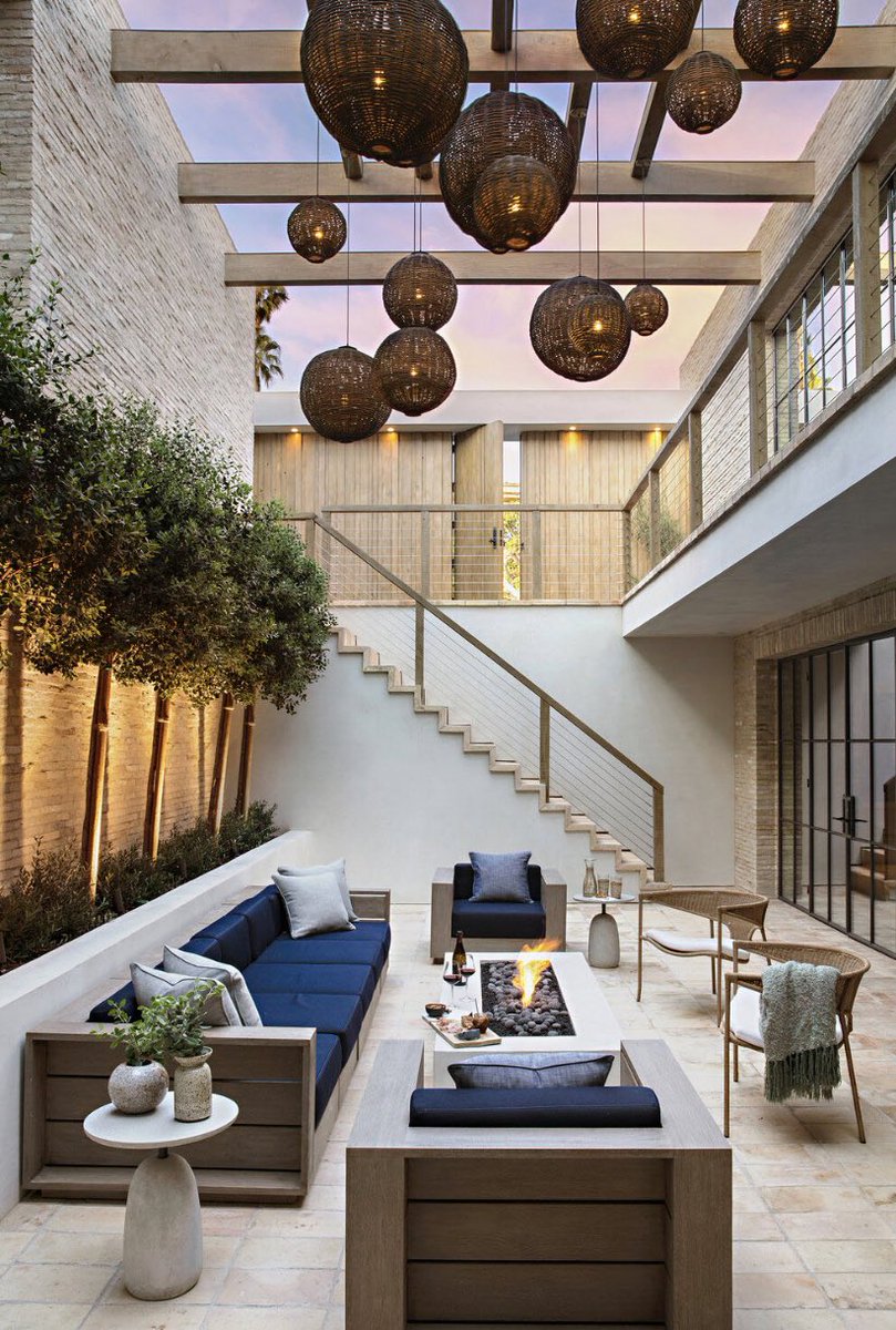 Alexandre880888's tweet photo. Salon d’été du Jour 🇫🇷 #outdoorliving #design #cotesud #plaisir #architecture #BellesMaisons #bellesdemeures #Provence #InteriorDesign #BelleCase RT🔁👍🏼 https://t.co/i86zh8kDlf