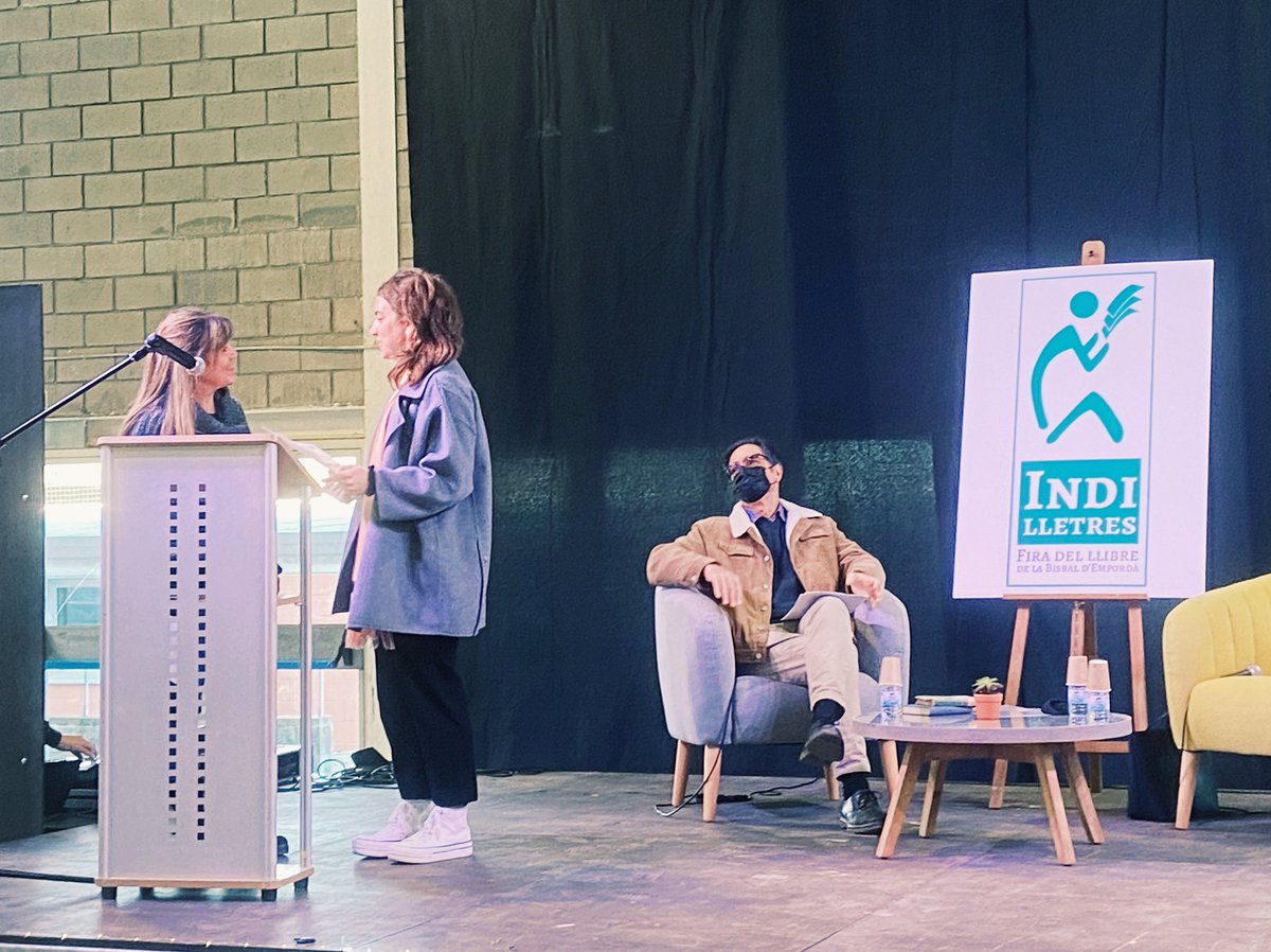 Molt agraïda al jurat i a tot l’equipàs de la <a href="/FiraIndilletres/">Indilletres</a> per aquest premi de crítica literària Llucieta Canyà. Ferraté deia que si la literatura no té relació amb la realitat és autisme o pura pèrdua de temps. Tenia raó, i per això aquest premi em fa molta il·lusió 💙