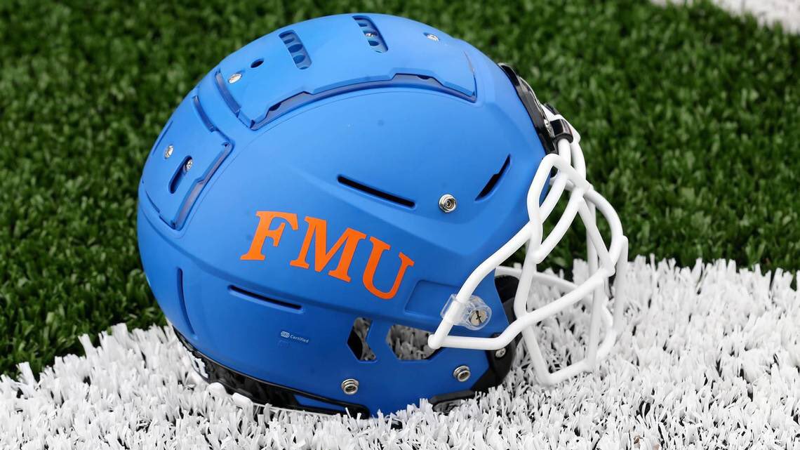 Blessed to receive an offer from Florida Memorial University 
<a href="/PantherPride305/">Miami 🅿️almetto Football</a> <a href="/coachrob305/">Marc Robinson</a>