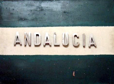 #EfeméridesAndaluzas  📇 4 de diciembre de 1977.
Movilización de Andalucía para reclamar autonomía, justicia, igualdad.

📷 '#Andalucía: 'Es preciso armarla' (1975). 
Poema visual de #JuanDeLoxa <a href="/JuandeLoxa/">Juan de Loxa</a>.

#4dAndalucía #PatrimonioCultural 
➕👇🏽👇🏾👇🏻