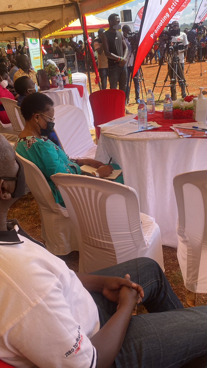 Kaitetsi_Mich's tweet photo. The guest of honor Honorable Betty Kamya Turyomwe has blessed the event with her presence showing support from Inspectorate of Government as we fight against the vice of corruption in this country
#ActionAccounts
#ActionAid
#StandingAgainstCorruption https://t.co/K8TYHqEzJV