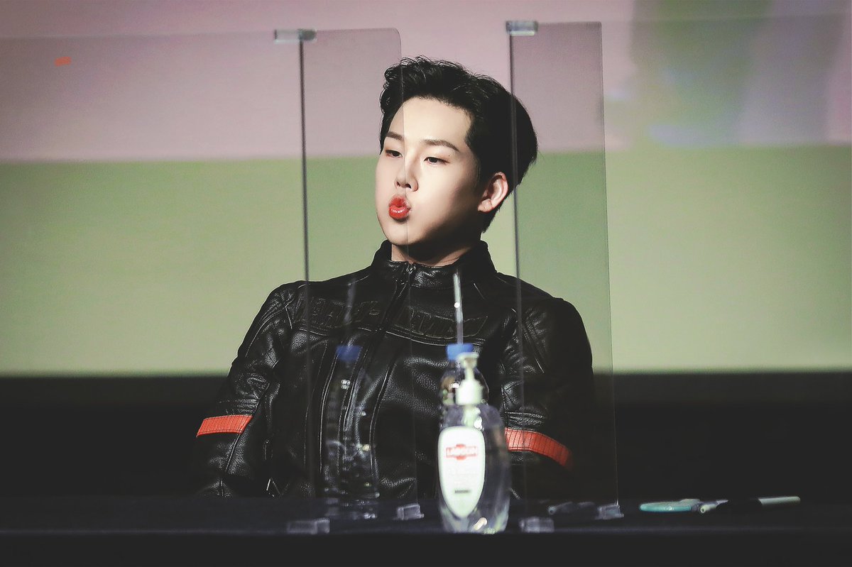 Hoxication1006's tweet photo. #주헌 #JOOHONEY
@OfficialMonstaX https://t.co/BwLqjBfa0A