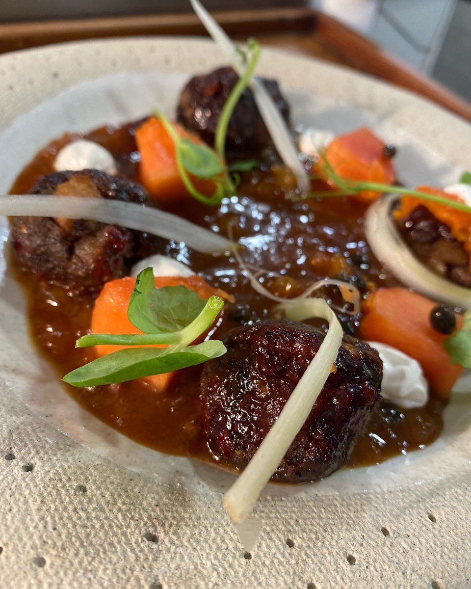 Hoy quiero rendir homenaje a mi maestro que me enseñò todo  para amar a  ésta  estación del año aún más ,con la caza y las setas; albóndigas de perdiz sobrasada trufa, papaya y diente de Leòn , eternamente agradecido <a href="/ManoloDeLaOsa/">Manolo de La Osa</a>