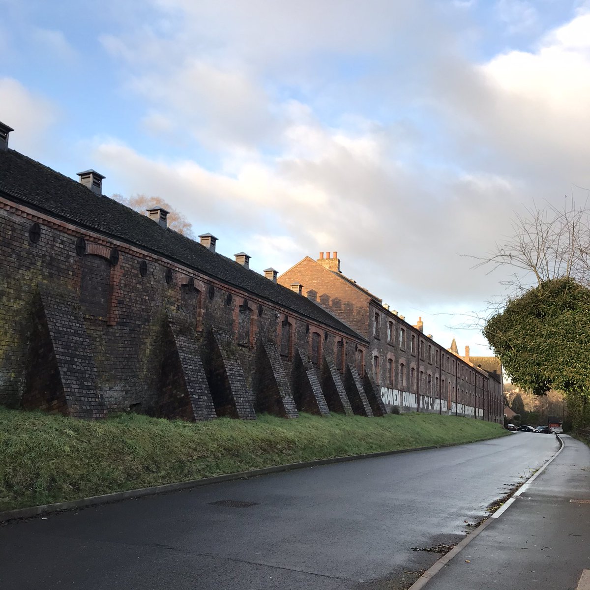 A crisp bright start to the day. We are looking forward to our #Christmas workshops today. Sadly they are full booked, but we do have spaces left on the afternoon of the 17/12 if you want to join us then. <a href="/CDJackfield/">Craven Dunnill Jackfield</a> @blistshill