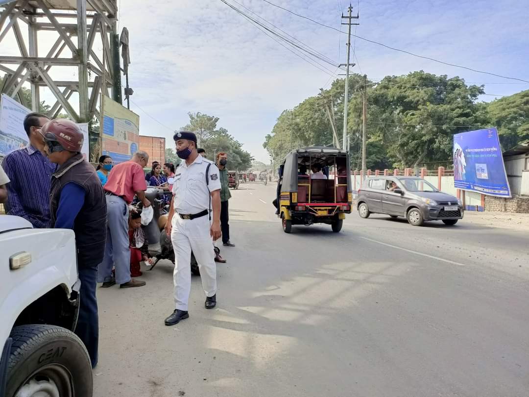 ILoveBongaigaon's tweet photo. #BONGAIGAON | Checking of Helmet is going on at different places by the District Transport Department.
Assam Alert requested all the riders including pillion riders to wear helmets for their own safety.
#ilovebongaigaon #Bongaigaon_Assam #Assampolice #Helmetchecking https://t.co/i7zxPPk2Wi