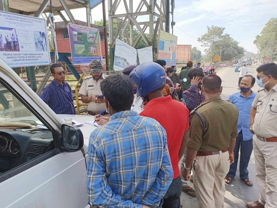 ILoveBongaigaon's tweet photo. #BONGAIGAON | Checking of Helmet is going on at different places by the District Transport Department.
Assam Alert requested all the riders including pillion riders to wear helmets for their own safety.
#ilovebongaigaon #Bongaigaon_Assam #Assampolice #Helmetchecking https://t.co/i7zxPPk2Wi