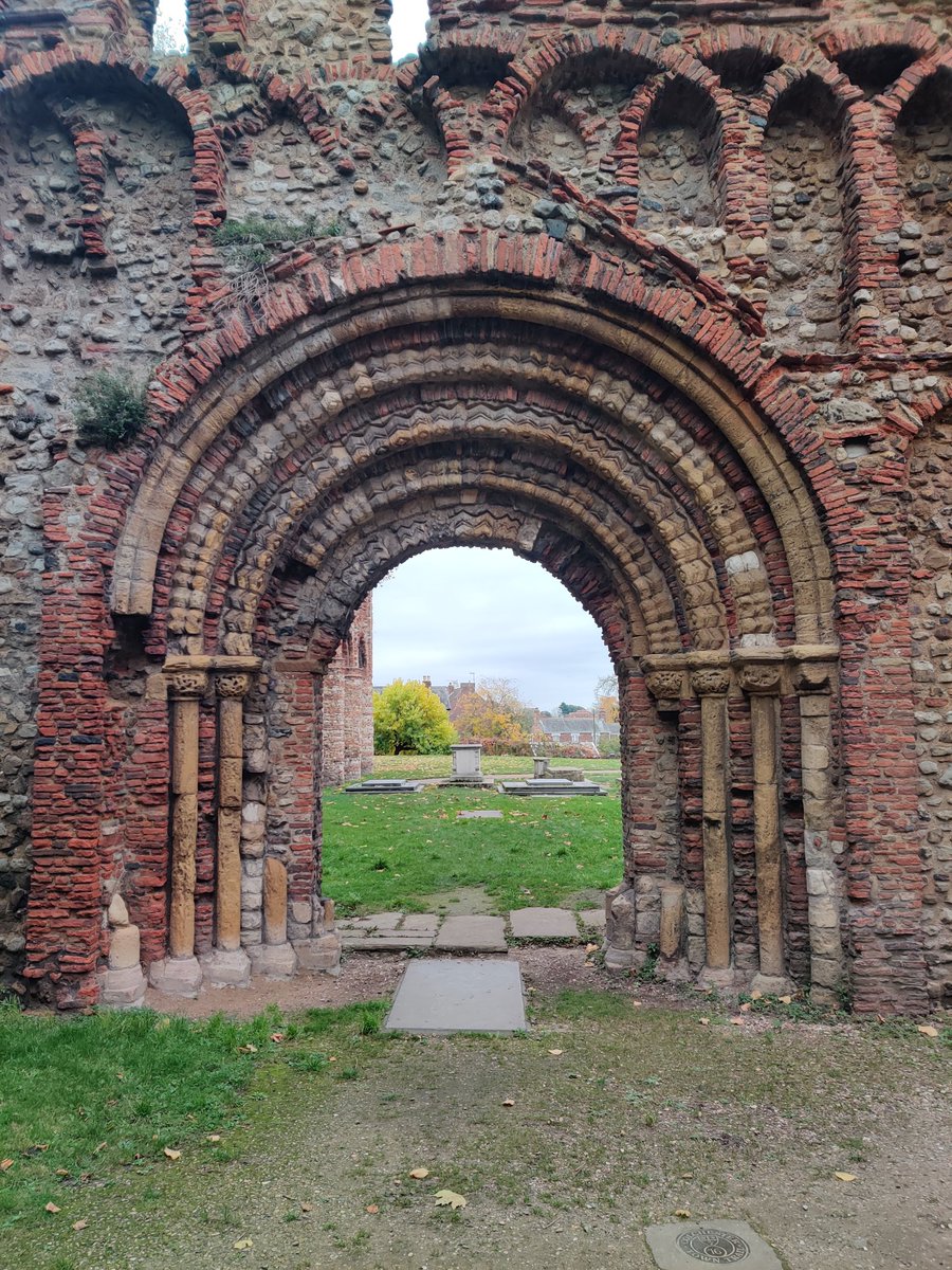 ColCivicSociety's tweet photo. For today's #AdventDoor from #Colchester we bring you #StBotolphsPriory.
OK we grant you there's no actual "door" there anymore but, frankly, that doesn't detract from the magnificence of this Grade l listed historic gem.
More:
https://t.co/ro6wNAkDEC
https://t.co/G2vdHLC5lo https://t.co/mI5kaDcG5y