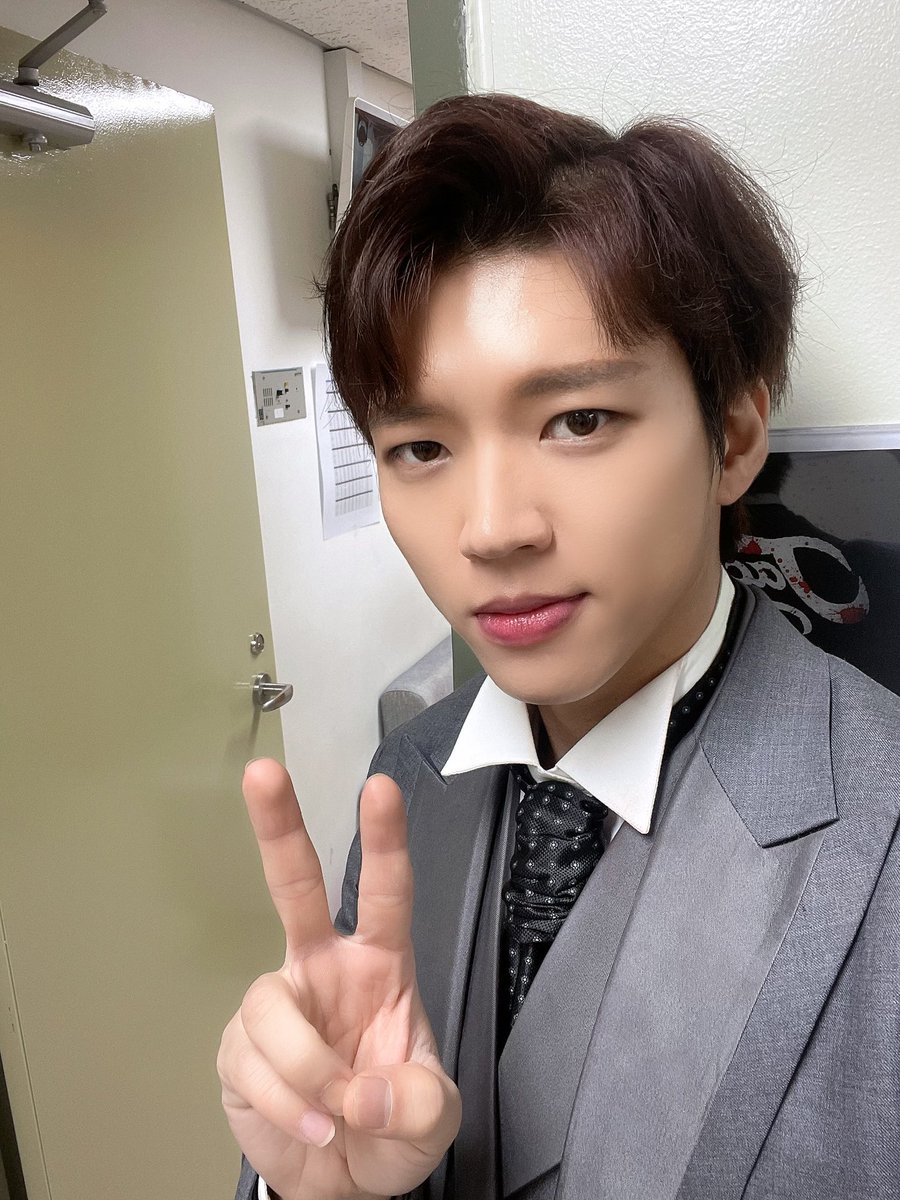 Official_IFNT's tweet photo. [📸] 211204 뮤지컬 #잭더리퍼 🎵

<잭 더 리퍼>의 첫 공연을 성공적으로 마친
우리 🖤횬다니엘 등장🖤
오늘 함께해 주신 인스피릿 조심히 들어가시고,
모두 즐거운 주말 보내세요🙌🥰

#남우현 #NAMWOOHYUN
#잭더리퍼 #JACKTHERIPPER
#INFINITE #인피니트 https://t.co/5ccDEsMnCm