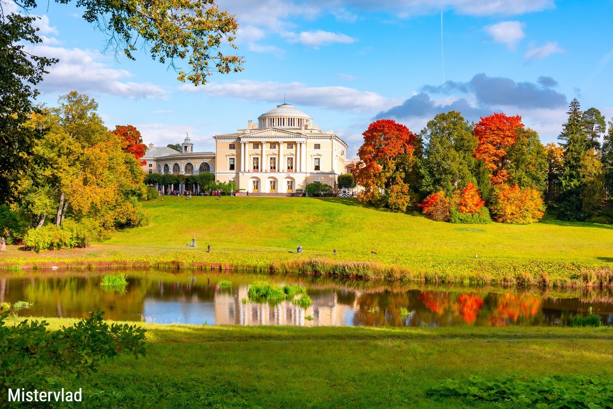 RussiaTravelEN's tweet photo. What sights are waiting for you in Pavlovsk

- Pavlovsk Palace
- Cathedral of St. Nicholas the Wonderworker
- Colonnade of Apollo

Another atmospheric place you will find here https://t.co/npq9ZC8hw4 https://t.co/VSCeUbOaL0
