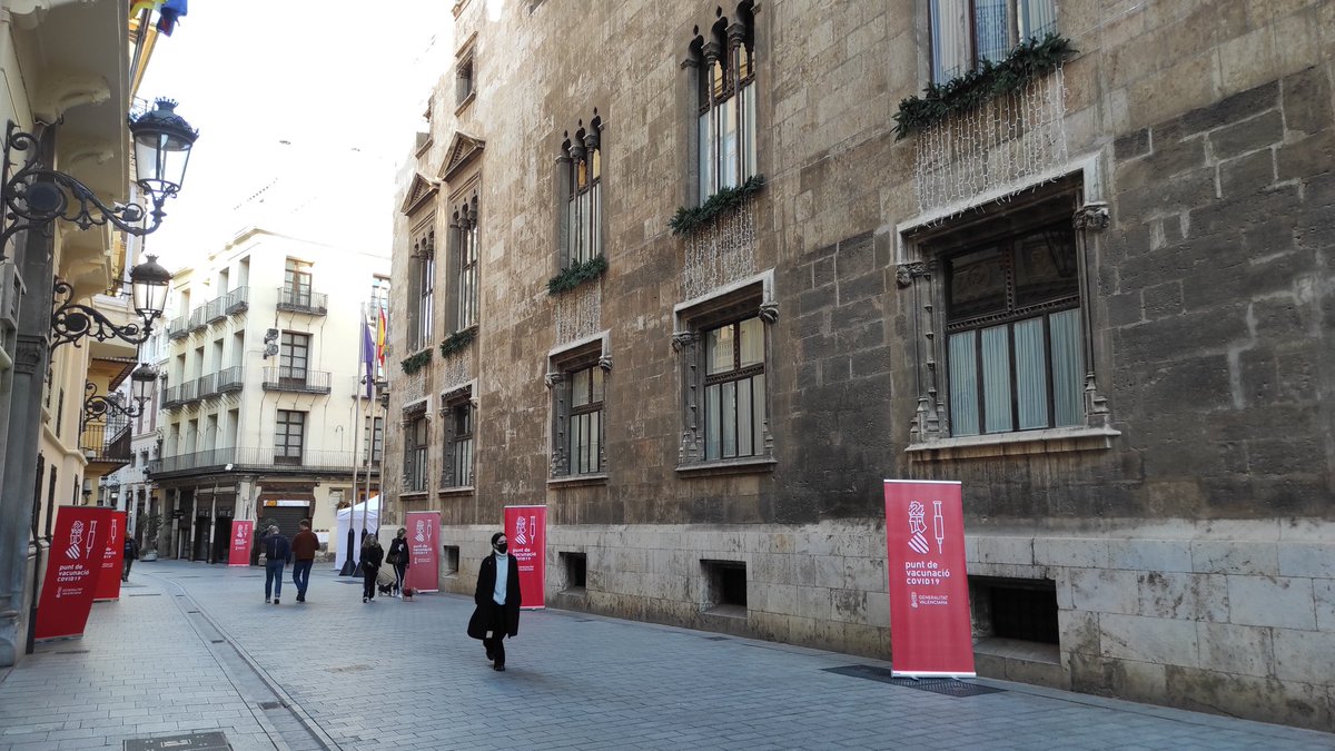 GVAsanitat's tweet photo. 🔴💉 Punts de vacunació #COVID_19 sense cita per a aquest dissabte, 4 de desembre:
📌 València ➡️ Plaça de Manises, de 10h a 20h
📌 València ➡️ #ExpoDeporte, @CACiencies: de 10h a 14h
📌 Dénia ➡️ Saló d'Actes de l'Hospital, de 9h a 14h
📌 Finestrat ➡️ Carrefour, de 16h a 20.30h https://t.co/qnDNvHeDMC
