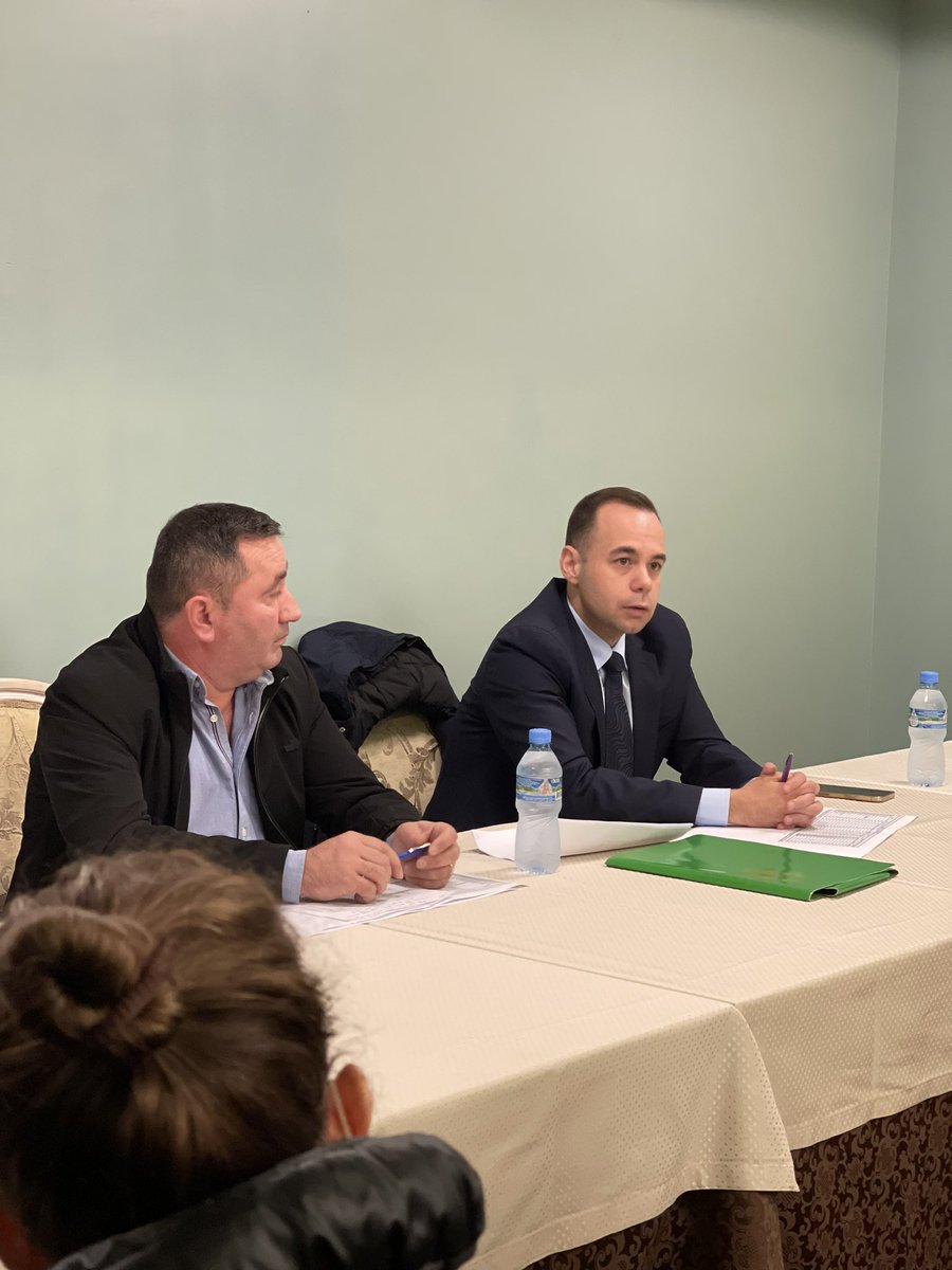 ABllako's tweet photo. 🤝 Me strukturat socialiste🌹 #Njësia1 për analizën post-zgjedhore. 
Ky proçes i paraprin riorganizimit të çdo organizate e strukture në të gjitha nivelet. 
Kapitali njerëzor është aseti ynë; Forcimi i rolit të anëtarësisë &amp; përshfshirja për kontribut e të rinjve, grave e vajzave https://t.co/RLxG19ubSu
