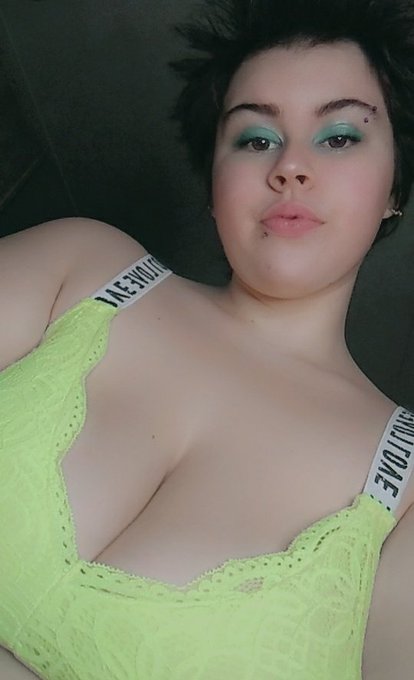 Retweet if you'd let me ride you. https://t.co/TnbC1MiZle<a href="/tag/birthdaygirl"class="tags"><span>#birthdaygirl</span></a>
