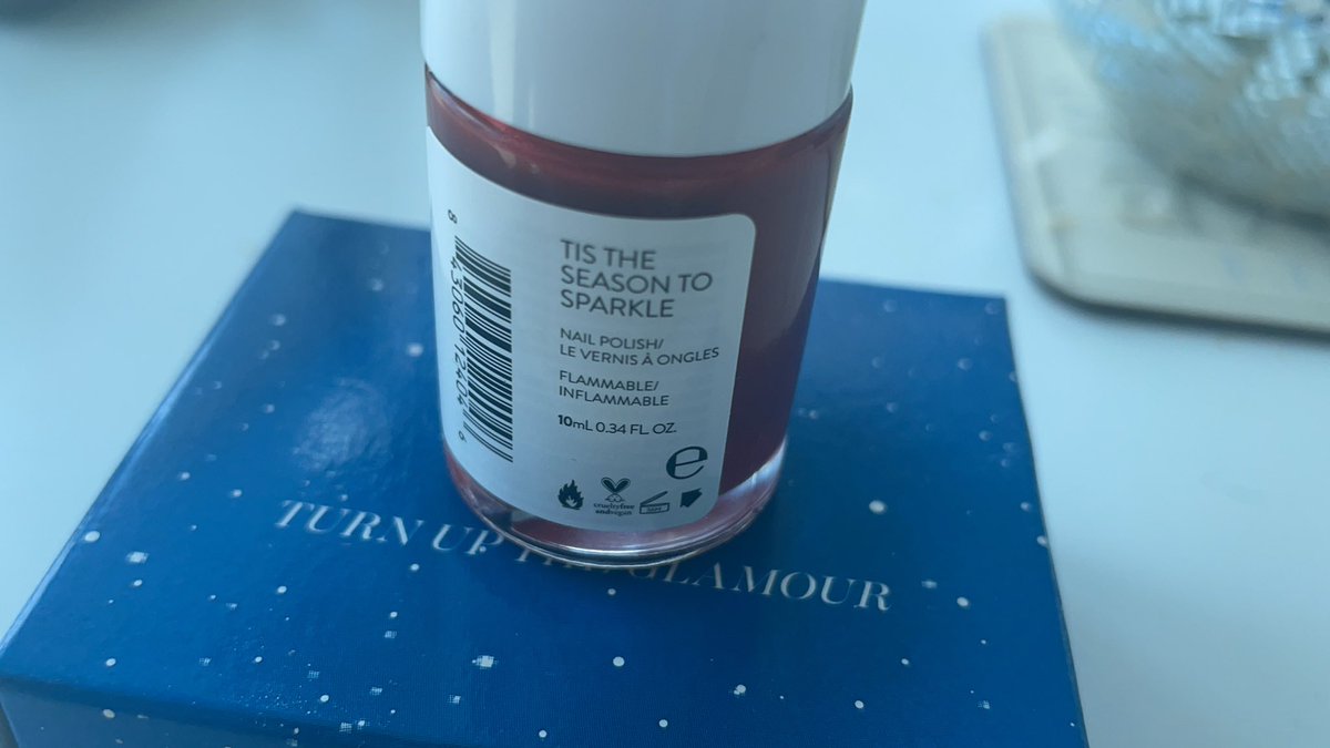 deli_tracey's tweet image. #advent day 4 #tistheseasontosparkle @Jo_Fryett 🥰😘❤️ #nails