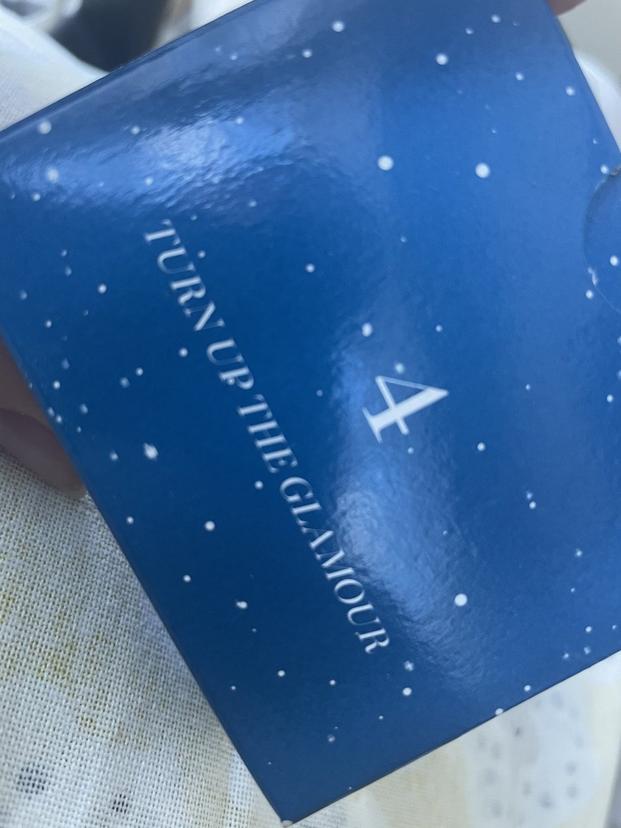 deli_tracey's tweet image. #advent day 4 #tistheseasontosparkle @Jo_Fryett 🥰😘❤️ #nails