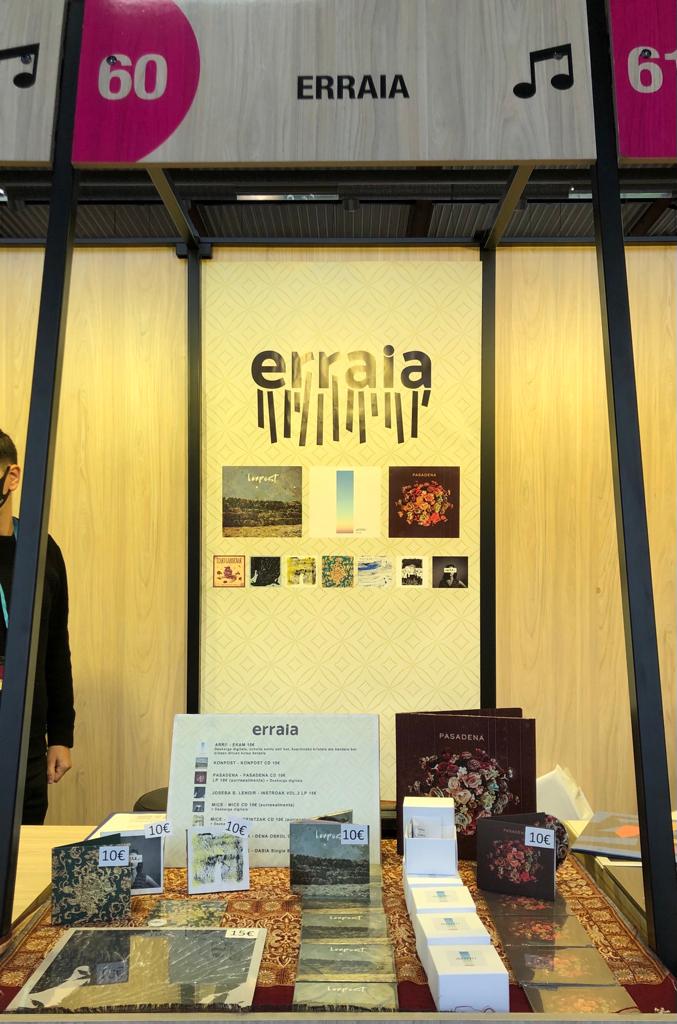 ErraiaD's tweet photo. Lagunok!
@durangokoazoka-ra bazatozte, Goienkale 60an topatuko gaituzue.

Aurten, @konpostaldea-ren, #arri-ren eta @pasadenamusika-ren nobedadeak dakartzagu, baina aurreko urteetako diskoak ere izango dituzue eskuragarri.
Etorri bisitan! https://t.co/48HQkX2fqt